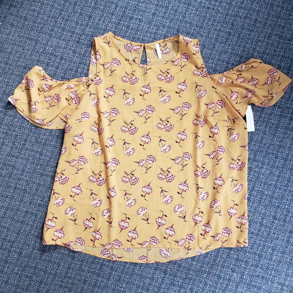 NWT Cold shoulder blouse